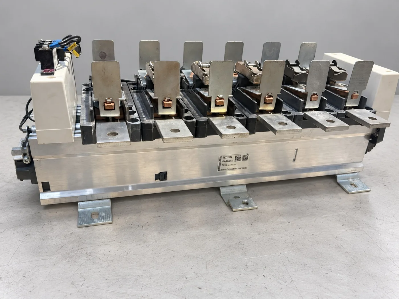 Overhauled 780 A Eaton contactor on the workshop bench: six poles with new contact sets, busbar tails and coil block